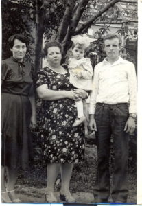 Петкау Вера, Люда с Юлей и Лёня, 1988 год, Георгиевск.